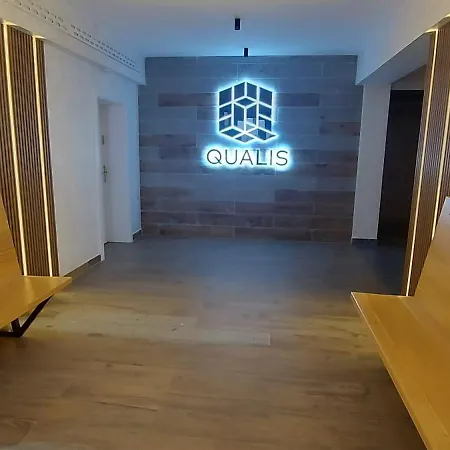 Lau- Qualis 2, Mall Coresi-3